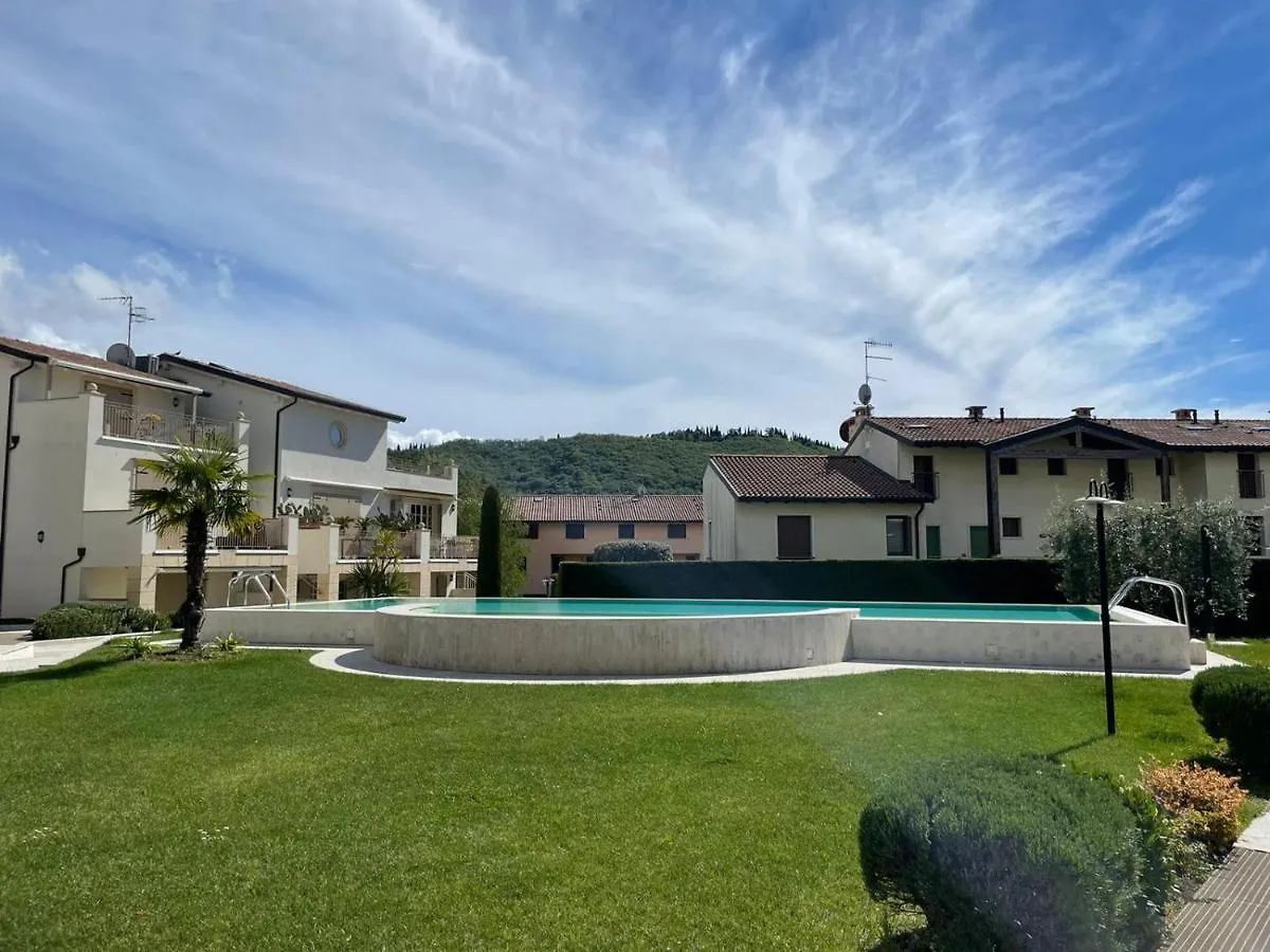 Apartmentsgarda - Corte Dei Molini 0*, Garda (Verona) Italy